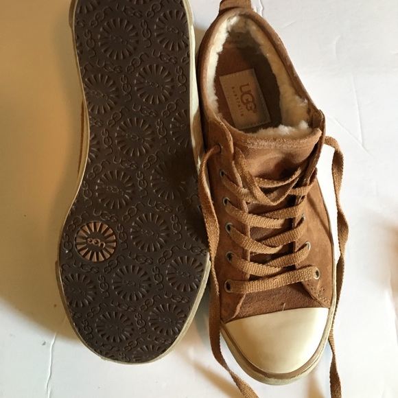 UGG Shoes - EUC Uggs women’s tennis shoes with fur lining